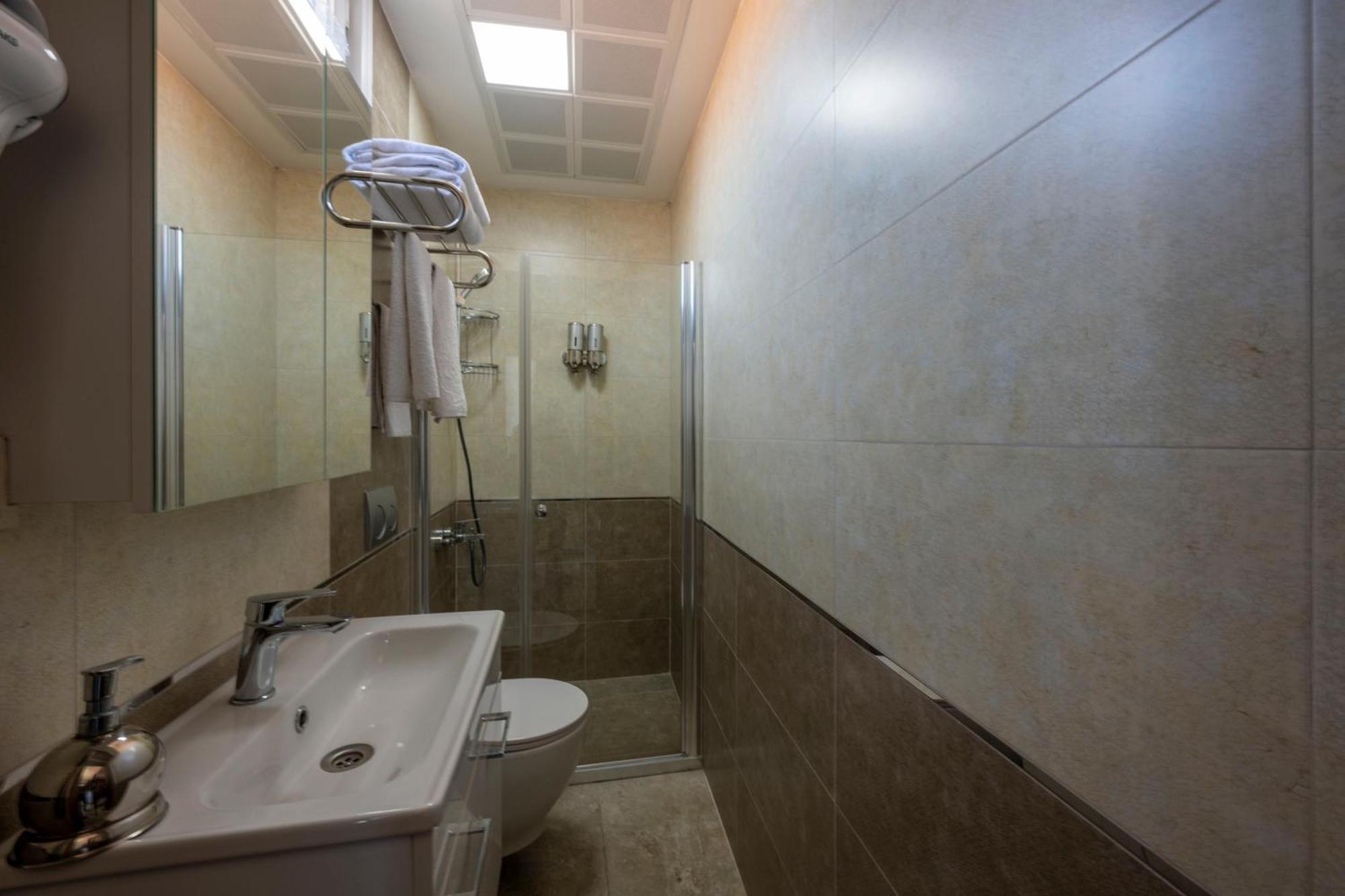 Comfort Suites Hotel Istanbul Exterior photo