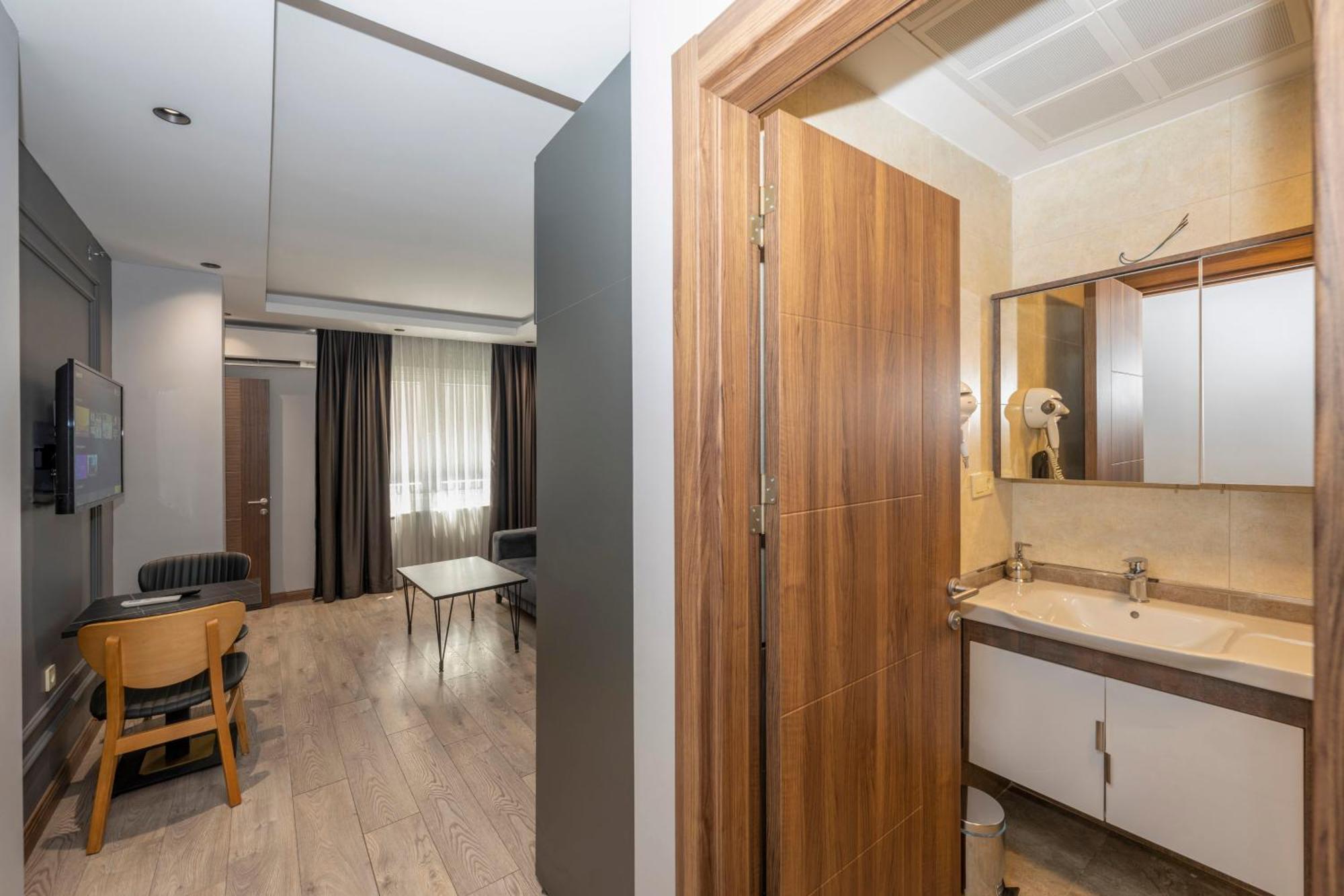 Comfort Suites Hotel Istanbul Exterior photo